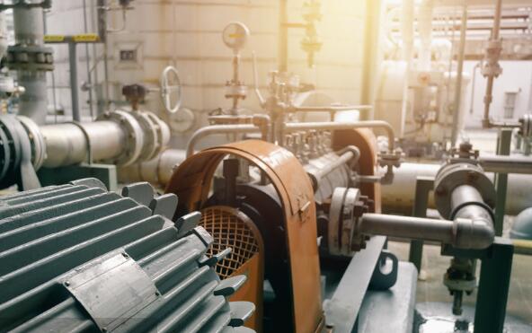 單相電機里電容的作用是什么？