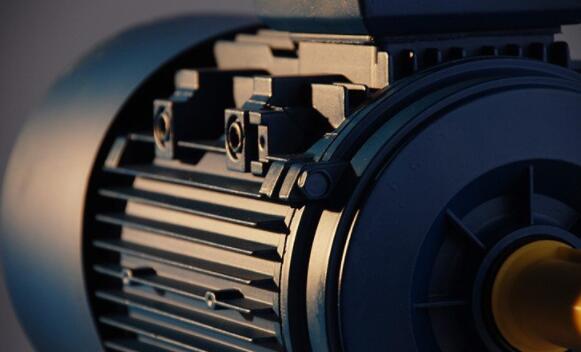 伺服電機(jī)轉(zhuǎn)速與電壓，討論伺服電機(jī)轉(zhuǎn)速與電壓之間的關(guān)系