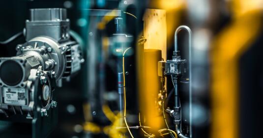 低壓電機外殼帶電，低壓電機外殼帶電的原因和解決方法