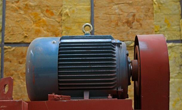 單相啟動(dòng)電機(jī)的電容是怎么配的